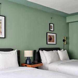 Zimmer mit Queensize-Bett für Gäste mit Behinderungen